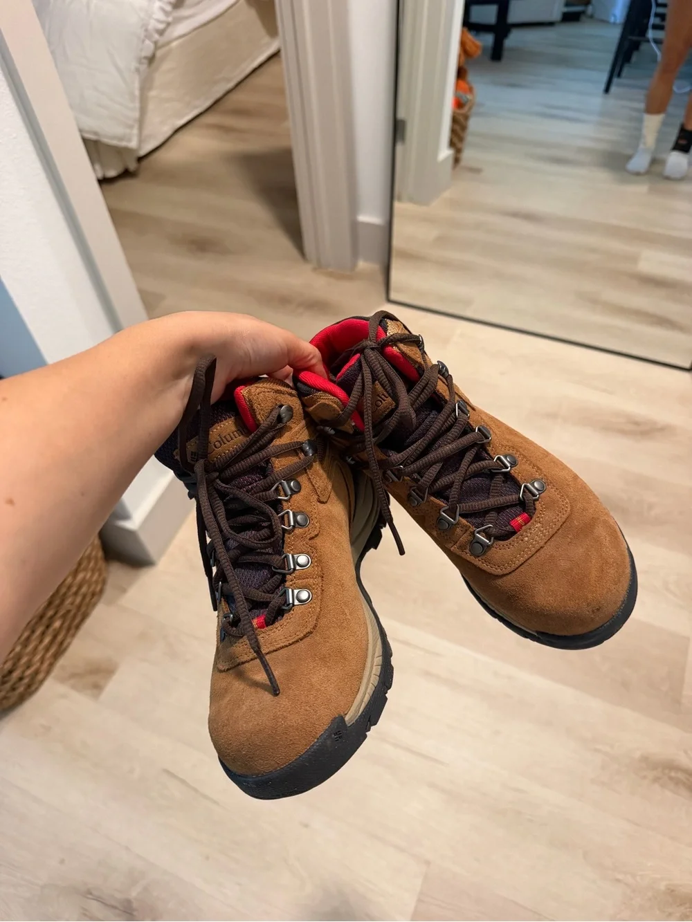 Columbia Woman’s Brown Suede Hiking Boots